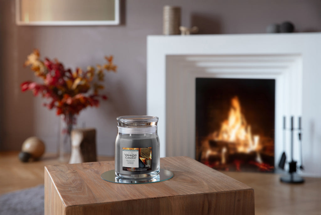 Yankee Candle - Crackling Embers - Medium Jar