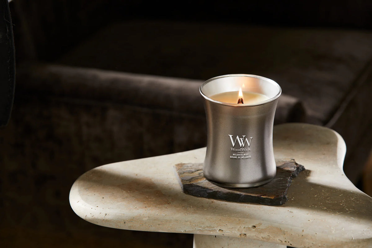 WoodWick - Precious Metals - Melanite Mist - Medium Geurkaars