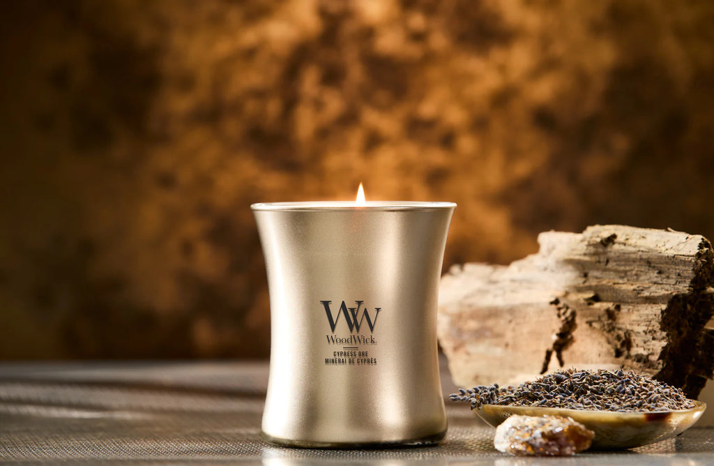 WoodWick - Métaux Précieux - Cypress Ore - Bougie Parfumée Moyenne